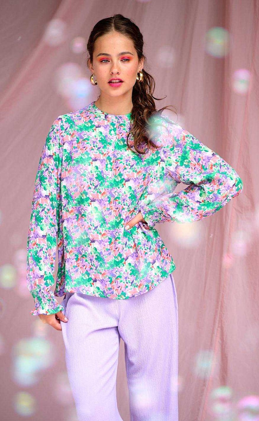 NOELLA Noella Bluse - Miu - Lilac/Green Blurry Flower Bluser