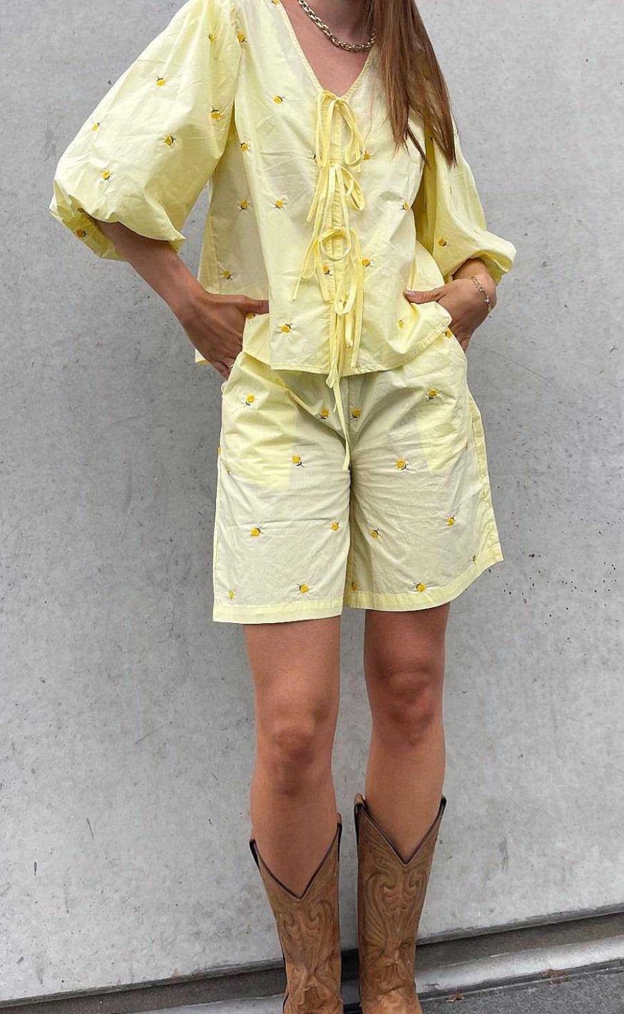 NOELLA Noella Shorts - Asia - Pale Yellow W. Flower Shorts